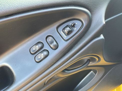Used 1995 Ford Mustang GT RWD image 12