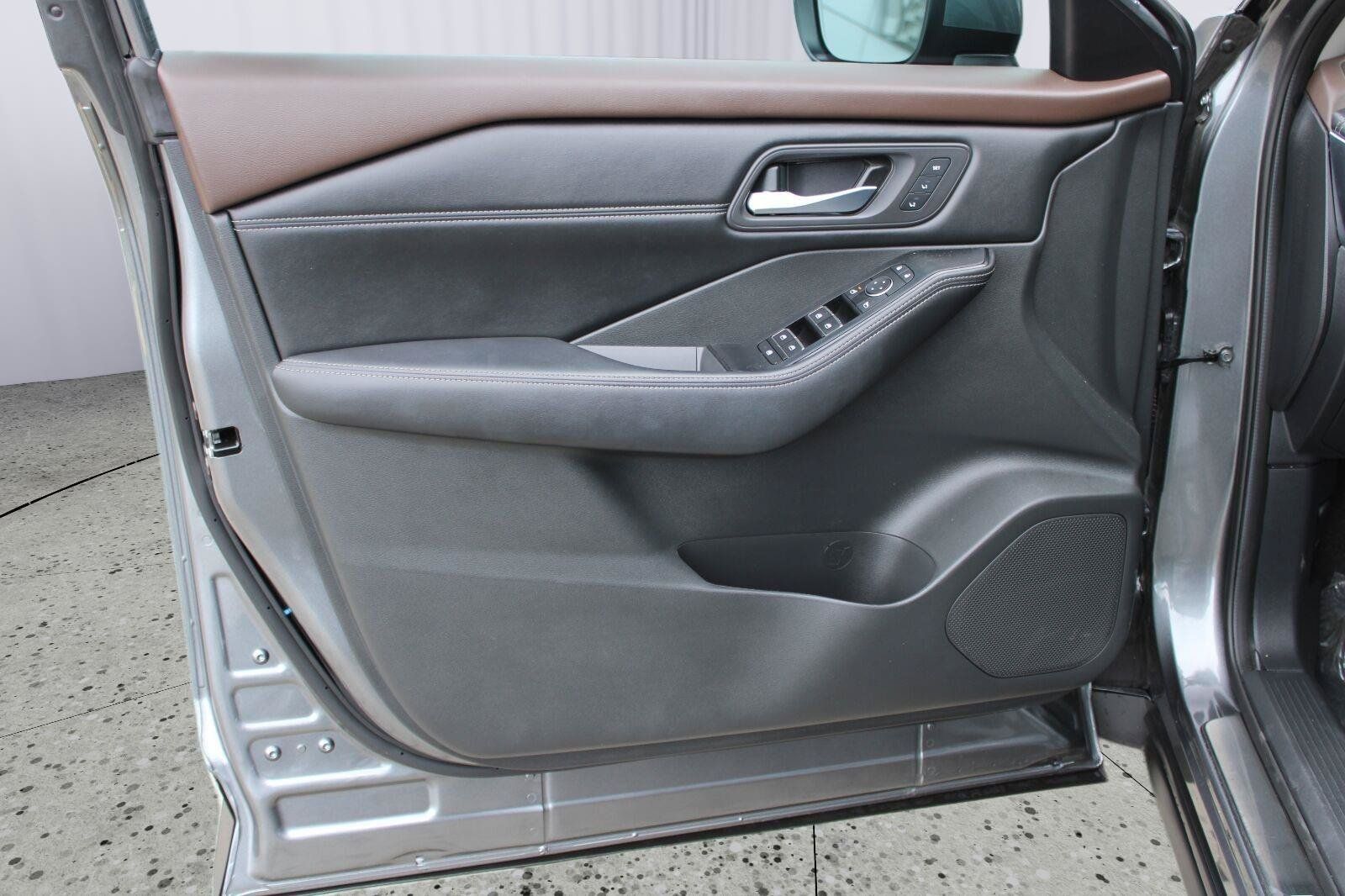 Used 2023 Nissan Rogue SL w/ SL Premium Package FWD image 48