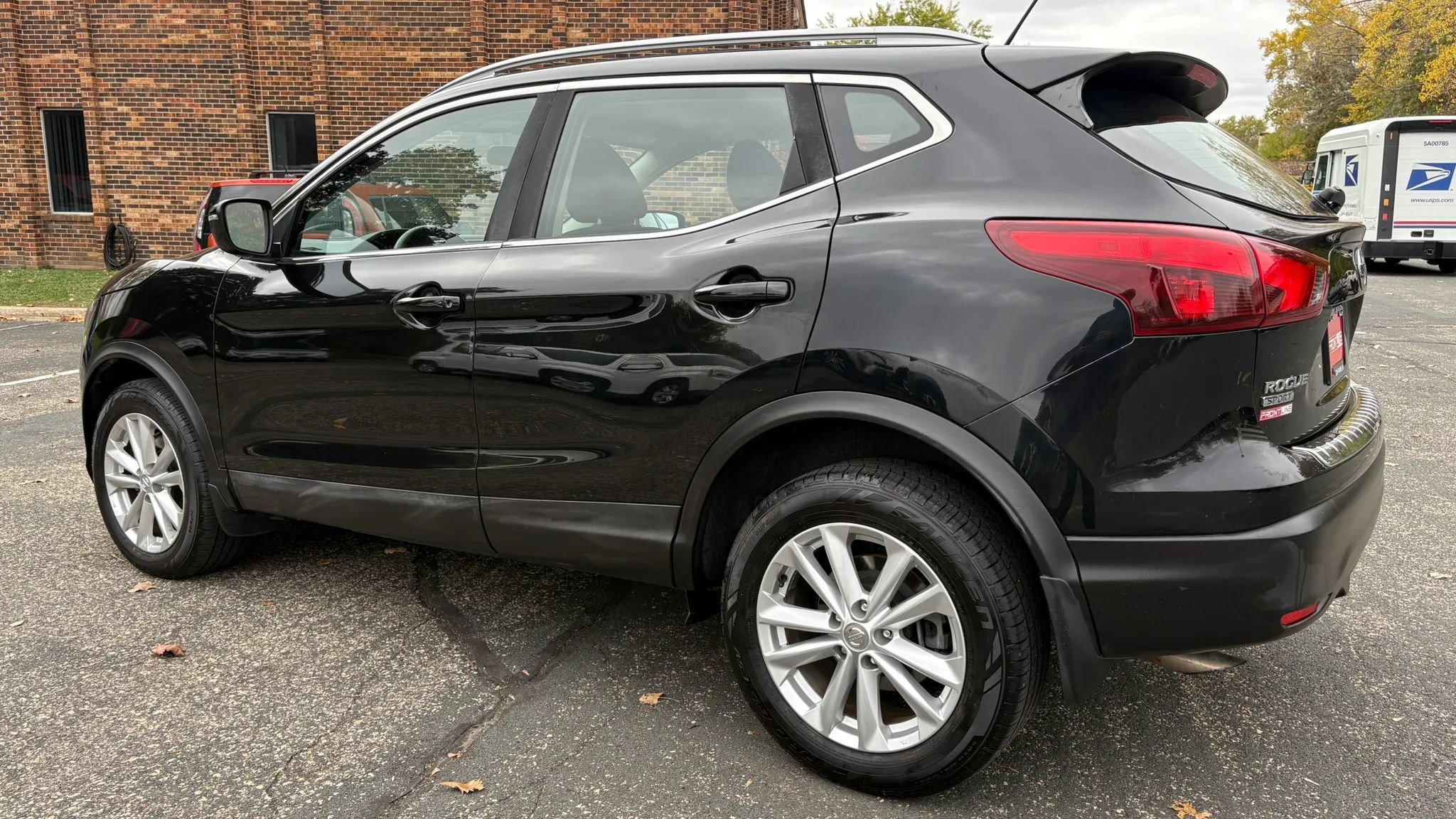 Used 2017 Nissan Rogue Sport SV FWD image 6