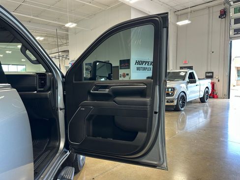 Used 2025 Chevrolet Silverado 2500 LTZ w/ LTZ Convenience Package image 38