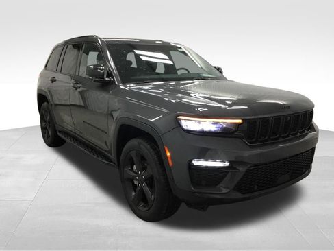 Used 2024 Jeep Grand Cherokee Limited w/ Luxury Tech Group II AWD/4WD image 3