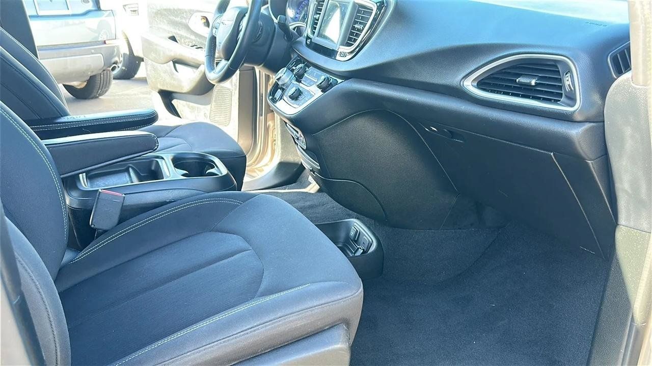 Used 2018 Chrysler Pacifica Touring Plus w/ S Appearance Package FWD image 35
