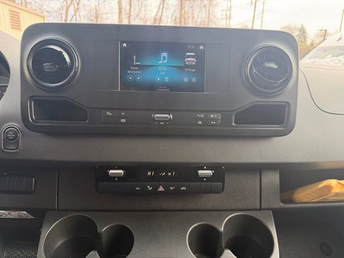 Used 2024 Mercedes-Benz Sprinter 2500 image 28