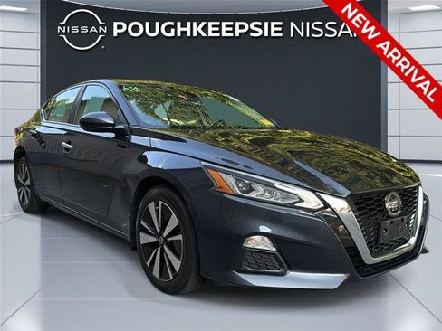 Certified 2022 Nissan Altima 2.5 SV w/ SV Premium Package FWD image 1