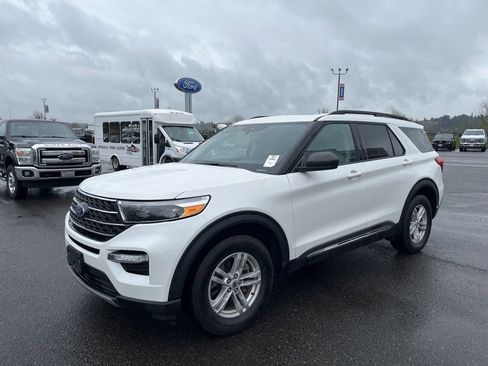 Used 2024 Ford Explorer XLT w/ Equipment Group 202A AWD/4WD image 37