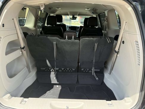 Used 2022 Chrysler Pacifica Touring-L FWD image 10