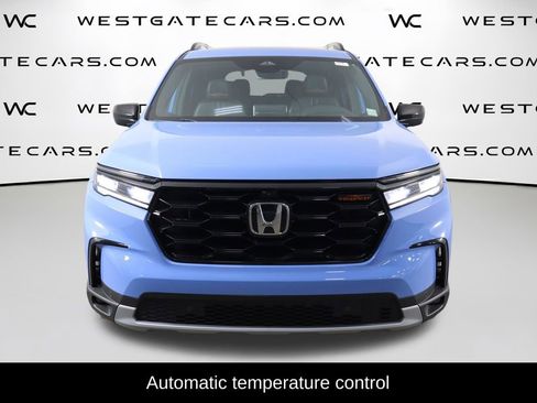 Used 2025 Honda Pilot TrailSport image 2
