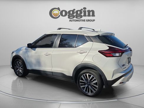 Used 2022 Nissan Kicks SV FWD image 3