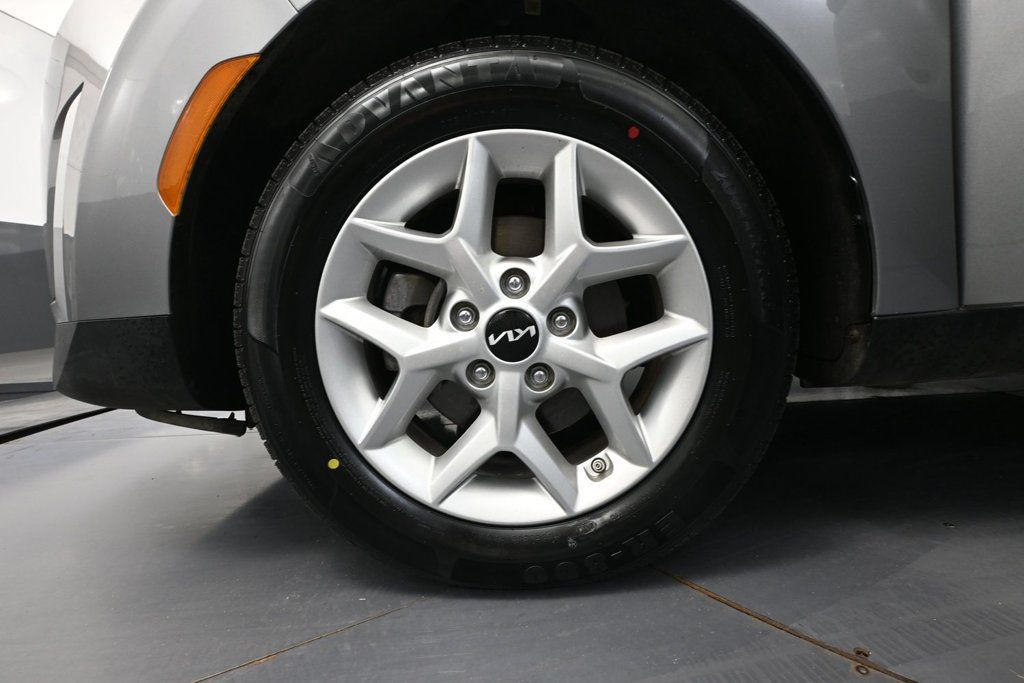 Used 2023 Kia Soul LX w/ LX Technology Package FWD image 13