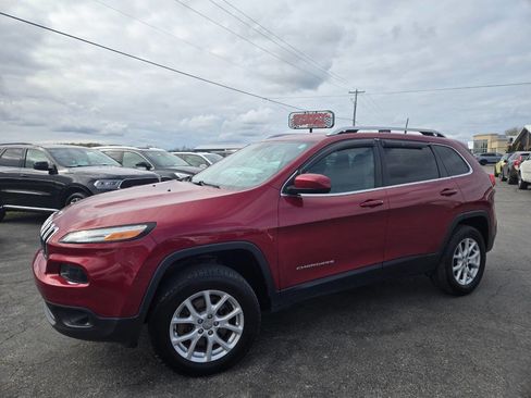 Used 2015 Jeep Cherokee Latitude w/ Cold Weather Group AWD/4WD image 2