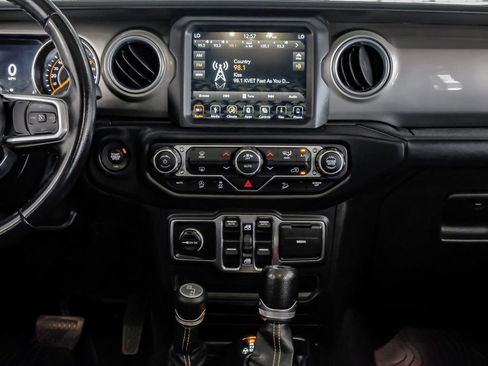 Used 2018 Jeep Wrangler Unlimited Sahara image 24