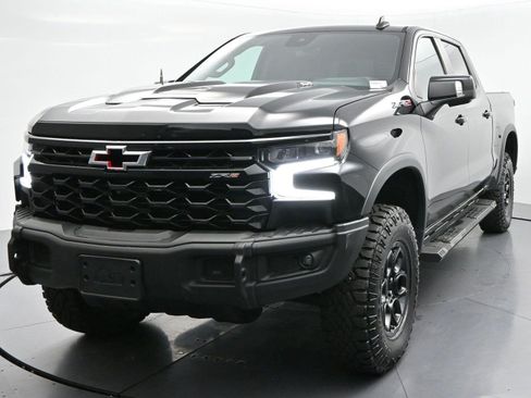 Used 2023 Chevrolet Silverado 1500 ZR2 w/ ZR2 Bison Edition AWD/4WD image 3