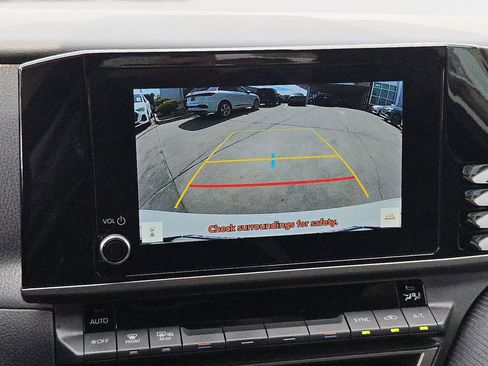 Used 2025 Toyota Camry SE FWD image 28