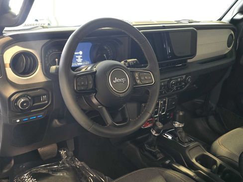 Used 2024 Jeep Wrangler Unlimited AWD/4WD image 4
