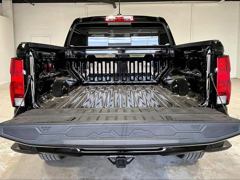 Used 2024 Chevrolet Colorado LT w/ LT Convenience Package II image 37