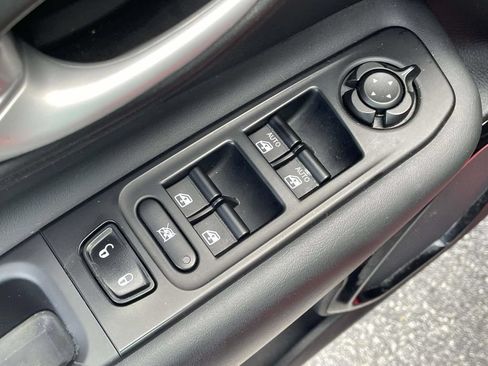 Used 2023 Jeep Renegade Altitude AWD/4WD image 15