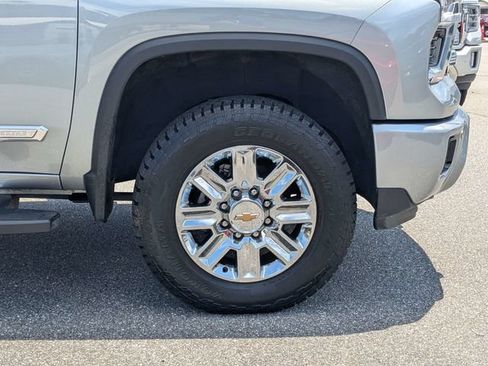 Used 2024 Chevrolet Silverado 2500 High Country w/ High Country Premium Package AWD/4WD image 11