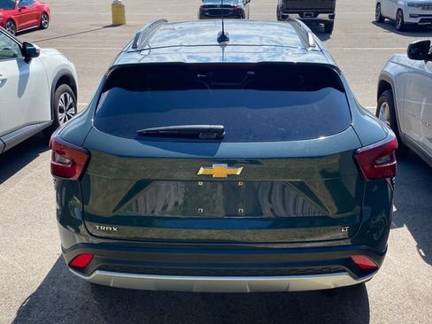 Used 2025 Chevrolet Trax LT FWD image 9
