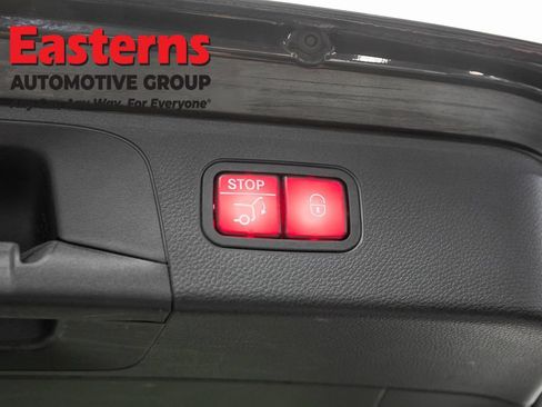 Used 2022 Mercedes-Benz GLC 300 4MATIC w/ Premium Package Lite image 23
