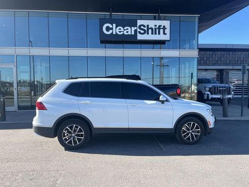 Used 2021 Volkswagen Tiguan SE w/ Panoramic Sunroof Package image 7