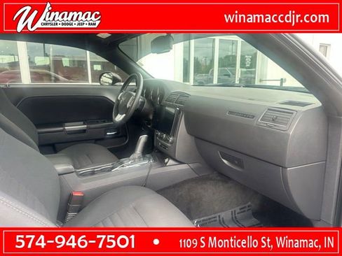 Used 2014 Dodge Challenger R/T RWD image 9