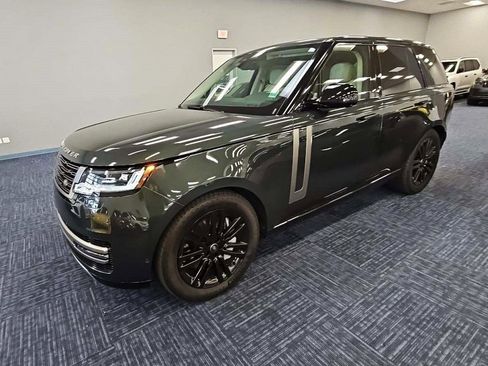 Used 2024 Land Rover Range Rover SE image 2