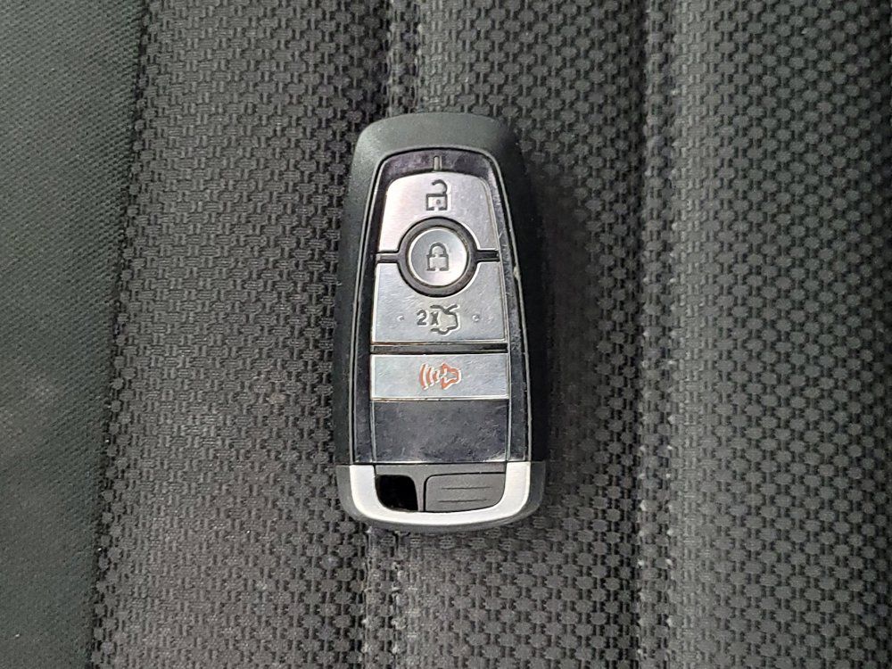 Used 2018 Ford Fusion SE FWD image 32
