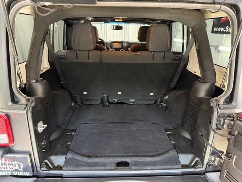 Used 2017 Jeep Wrangler Unlimited Sahara w/ Connectivity Group AWD/4WD image 9