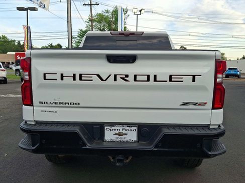 Used 2022 Chevrolet Silverado 1500 ZR2 w/ Technology Package AWD/4WD image 6