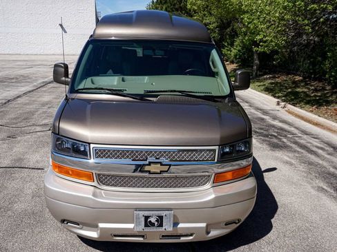 Used 2017 Chevrolet Express 2500 RWD image 28