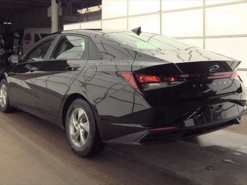 Used 2021 Hyundai Elantra SE FWD image 11