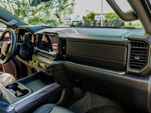 Used 2024 Chevrolet Silverado 2500 LTZ w/ LTZ Plus Package image 18