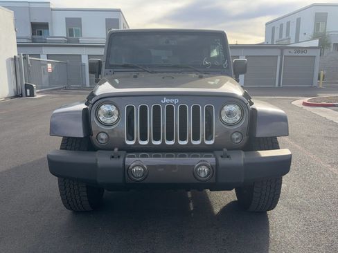 Used 2017 Jeep Wrangler Unlimited Sahara w/ Connectivity Group AWD/4WD image 3