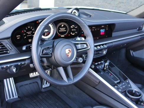 Used 2024 Porsche 911 Carrera image 4