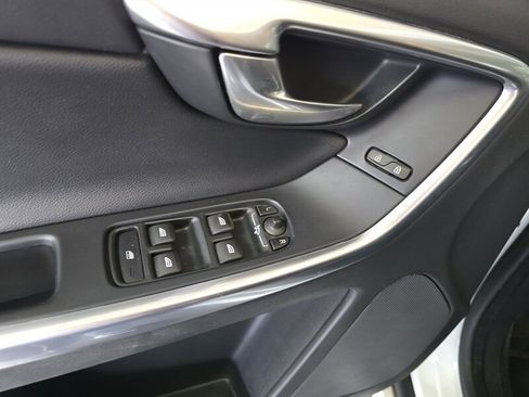 Used 2015 Volvo XC60 T5 Premier w/ Proximity Package image 17