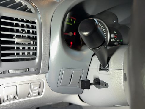 Used 2012 Kia Sedona EX FWD image 24
