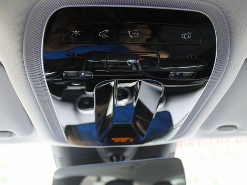 Used 2025 Mercedes-Benz GLC 350e 4MATIC image 48