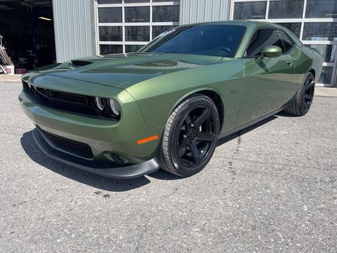 Used 2022 Dodge Challenger R/T RWD image 3