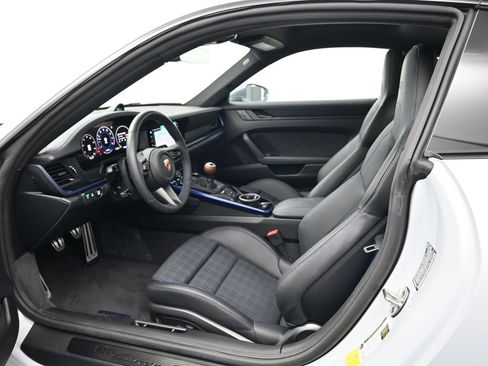 Used 2025 Porsche 911 Carrera T image 4