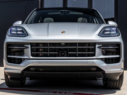 Certified 2026 Porsche Cayenne S AWD/4WD image 8