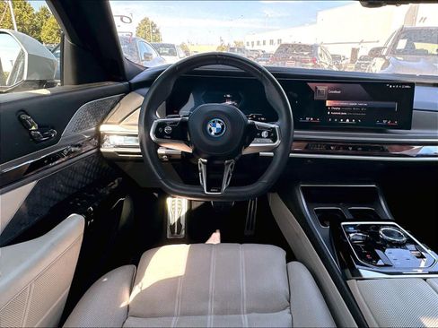 Used 2023 BMW i7 xDrive60 AWD/4WD image 11