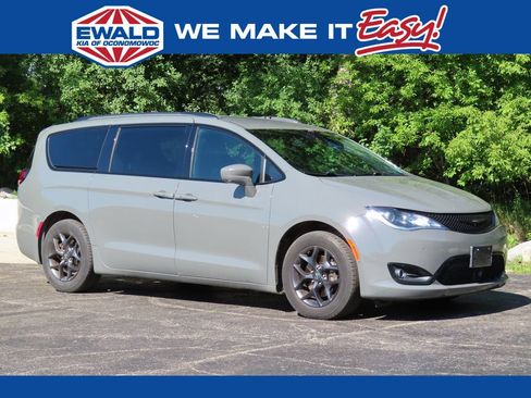 Used 2020 Chrysler Pacifica Touring-L Plus FWD image 1