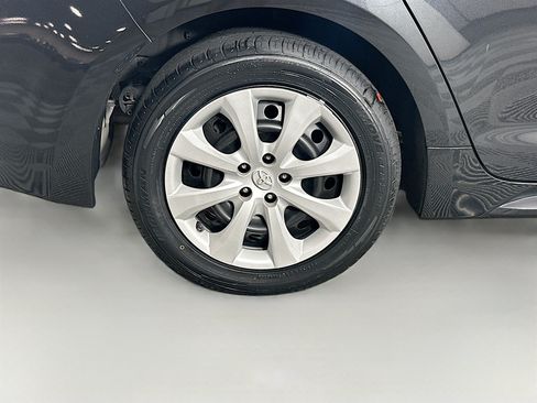 Used 2022 Toyota Corolla LE FWD image 11