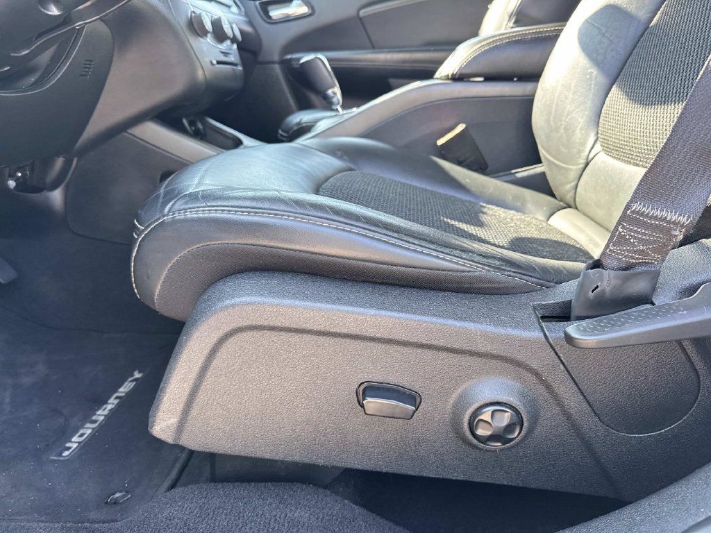 Used 2016 Dodge Journey Crossroad FWD image 16