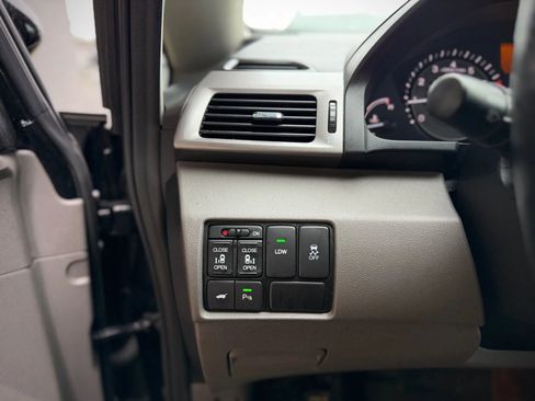 Used 2017 Honda Odyssey Touring Elite image 11