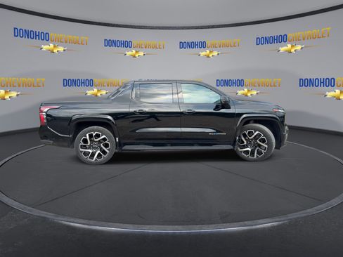 Used 2024 Chevrolet Silverado EV RST AWD/4WD image 12