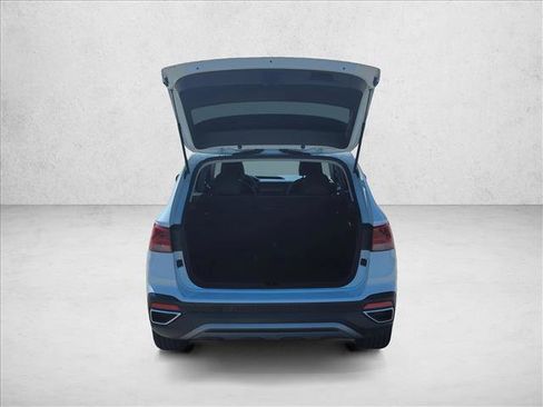 Used 2023 Volkswagen Taos SE w/ Panoramic Sunroof Package FWD image 8