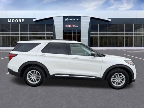 Used 2025 Ford Explorer Active RWD image 3