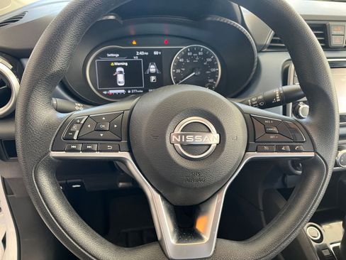 Used 2025 Nissan Versa SV image 28
