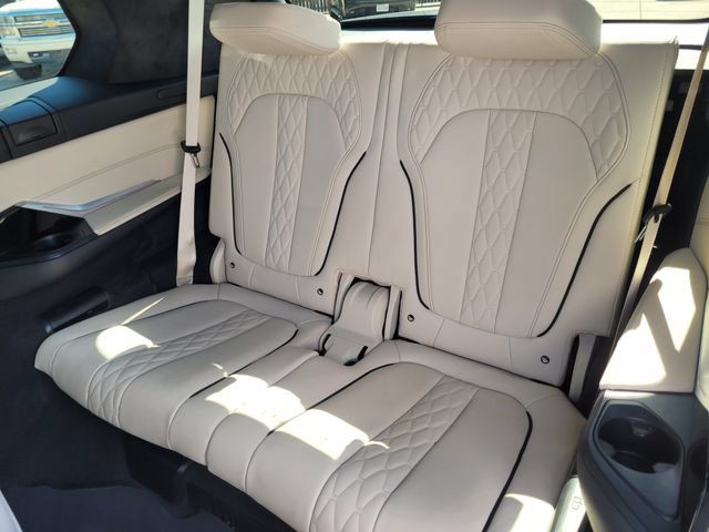 Used 2023 BMW X7 xDrive40i w/ M Sport Package AWD/4WD image 25